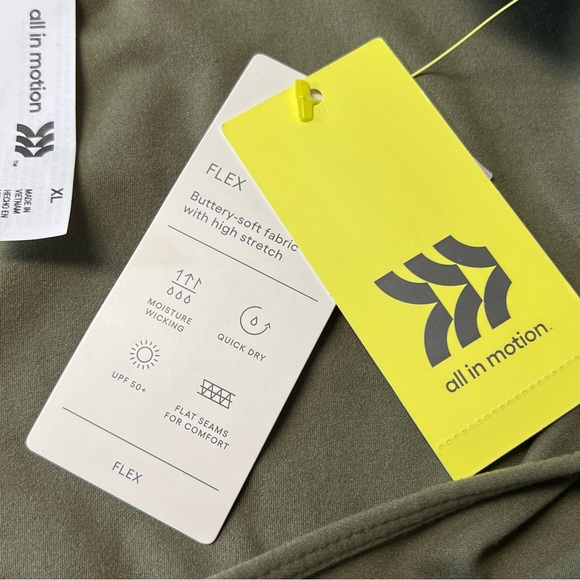 •new• ALL IN MOTION Flex Shirred Top - Picture 5 of 7